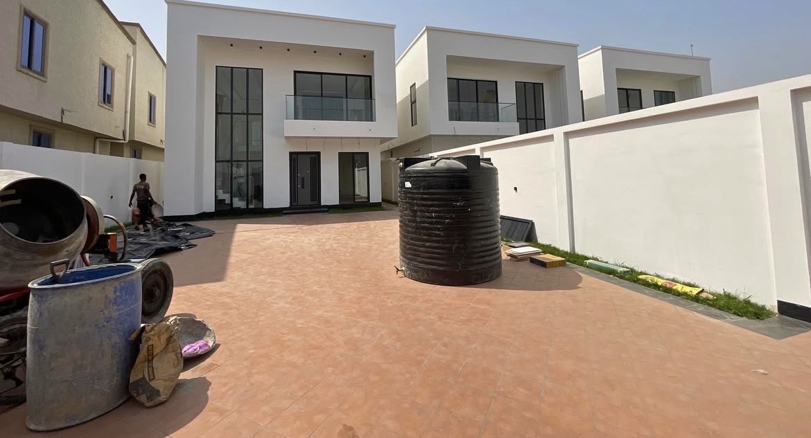 4 BEDROOM + BOYS QUARTERS